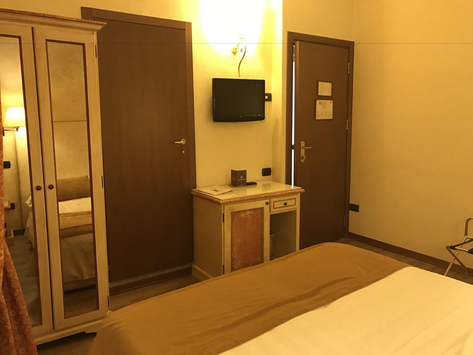 Gattapone Hotel